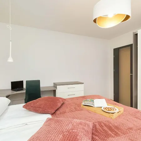 Cosy Remote Work Close To The Old Town By Renters Apartamento
