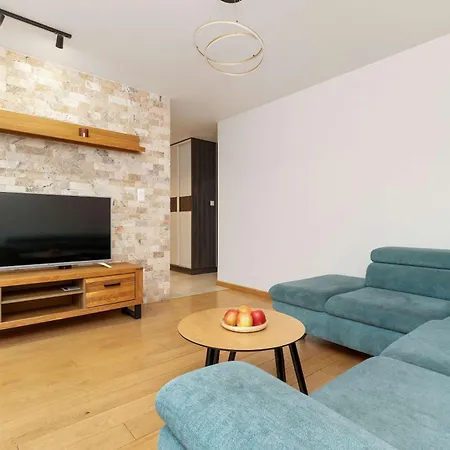 Cosy Remote Work Close To The Old Town By Renters Apartment *